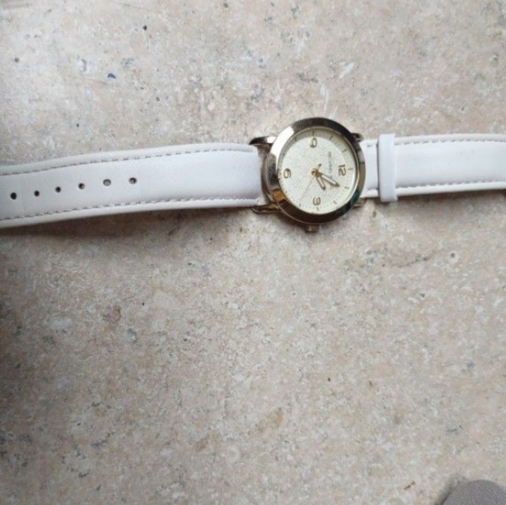 Watch - Picture 2 of 4